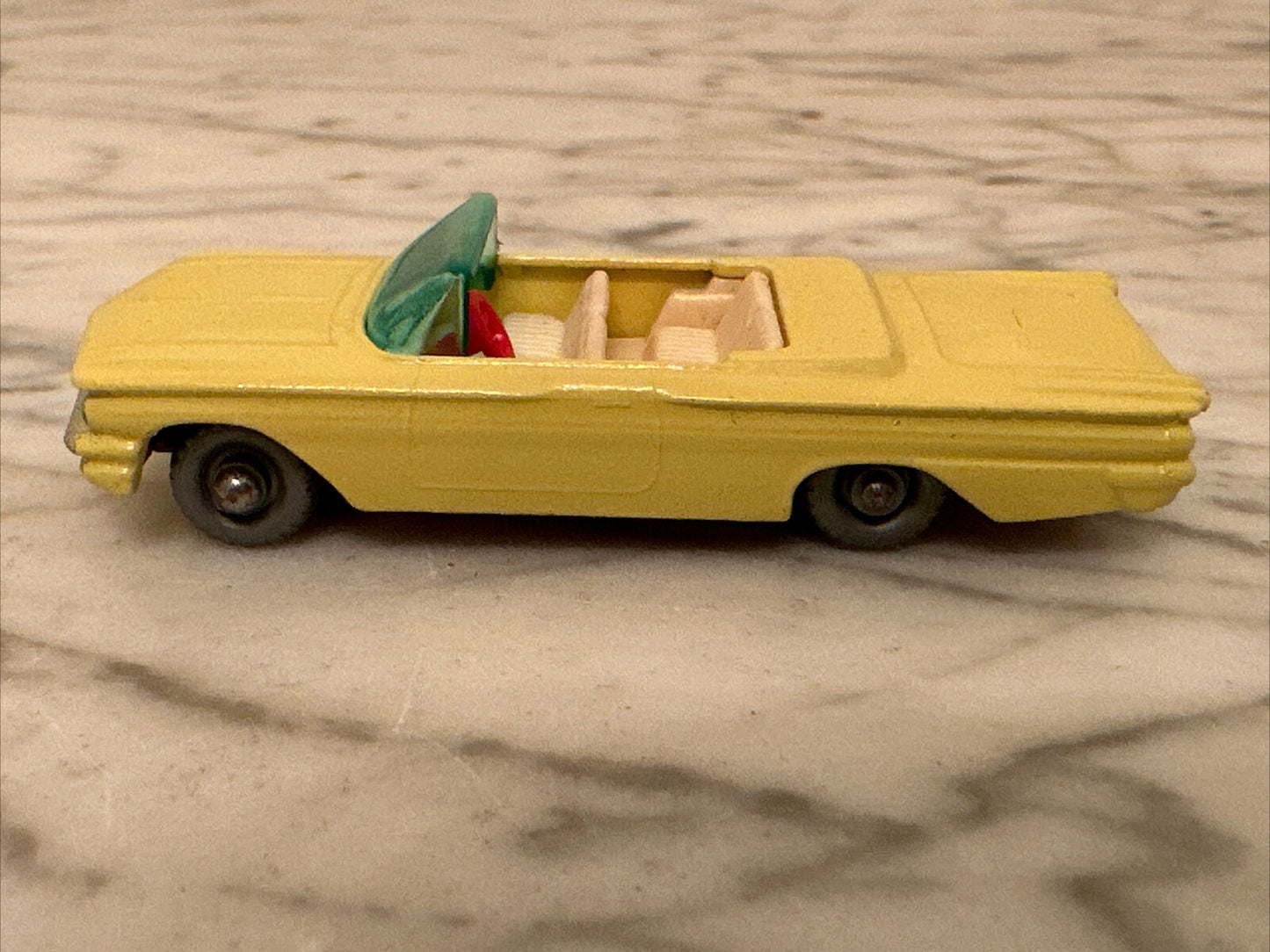 VTG ORIGINAL Lesney Matchbox No. 39 YELLOW PONTIAC CONVERTIBLE w/ Original Box