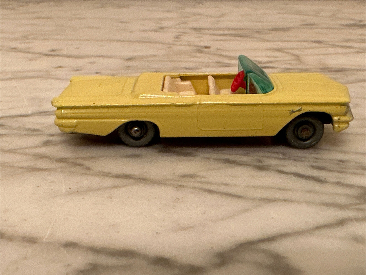 VTG ORIGINAL Lesney Matchbox No. 39 YELLOW PONTIAC CONVERTIBLE w/ Original Box