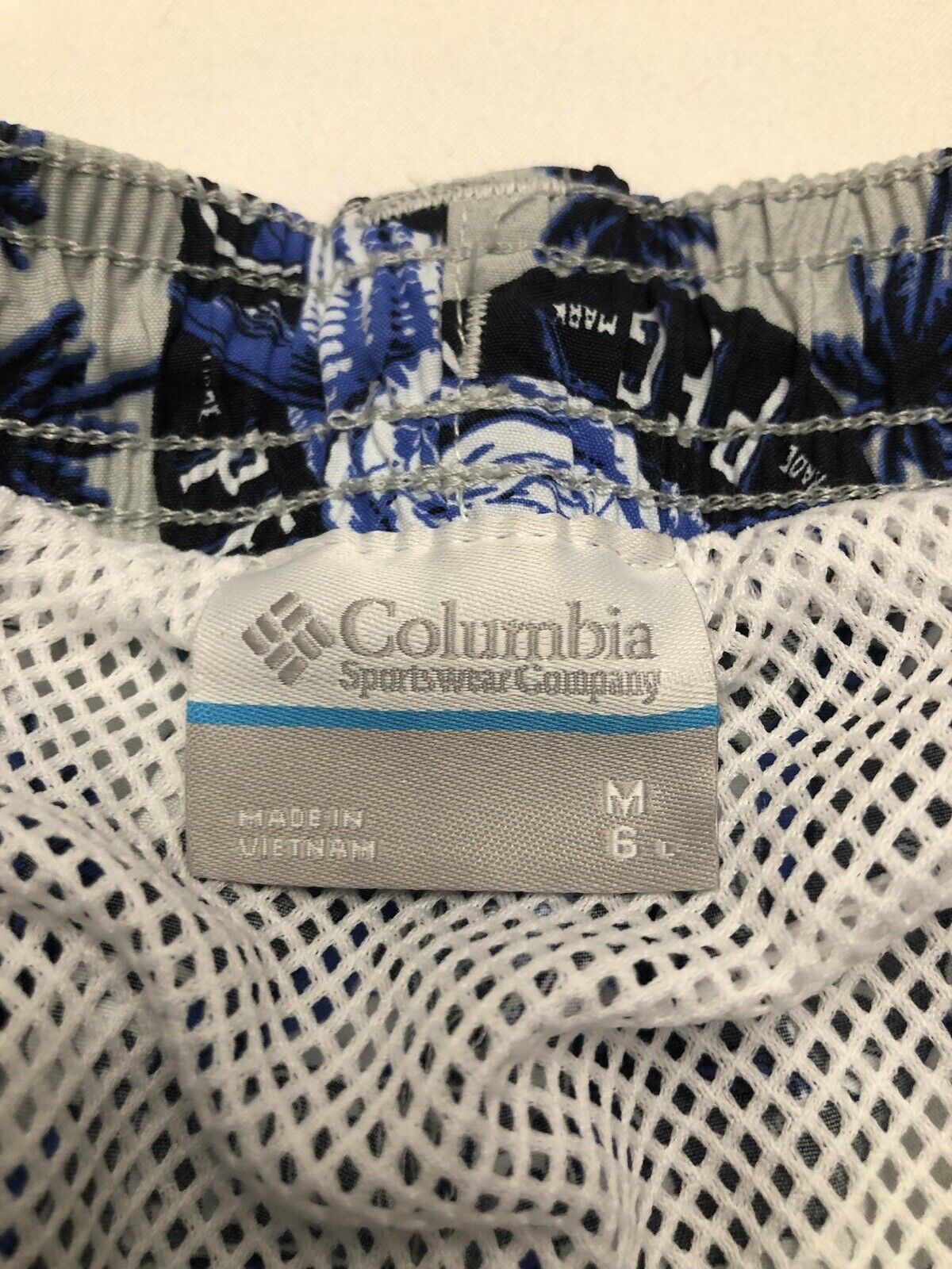 EUC Columbia PFG Swim Trunks - mens medium w/ 6” inseam (mesh lined)