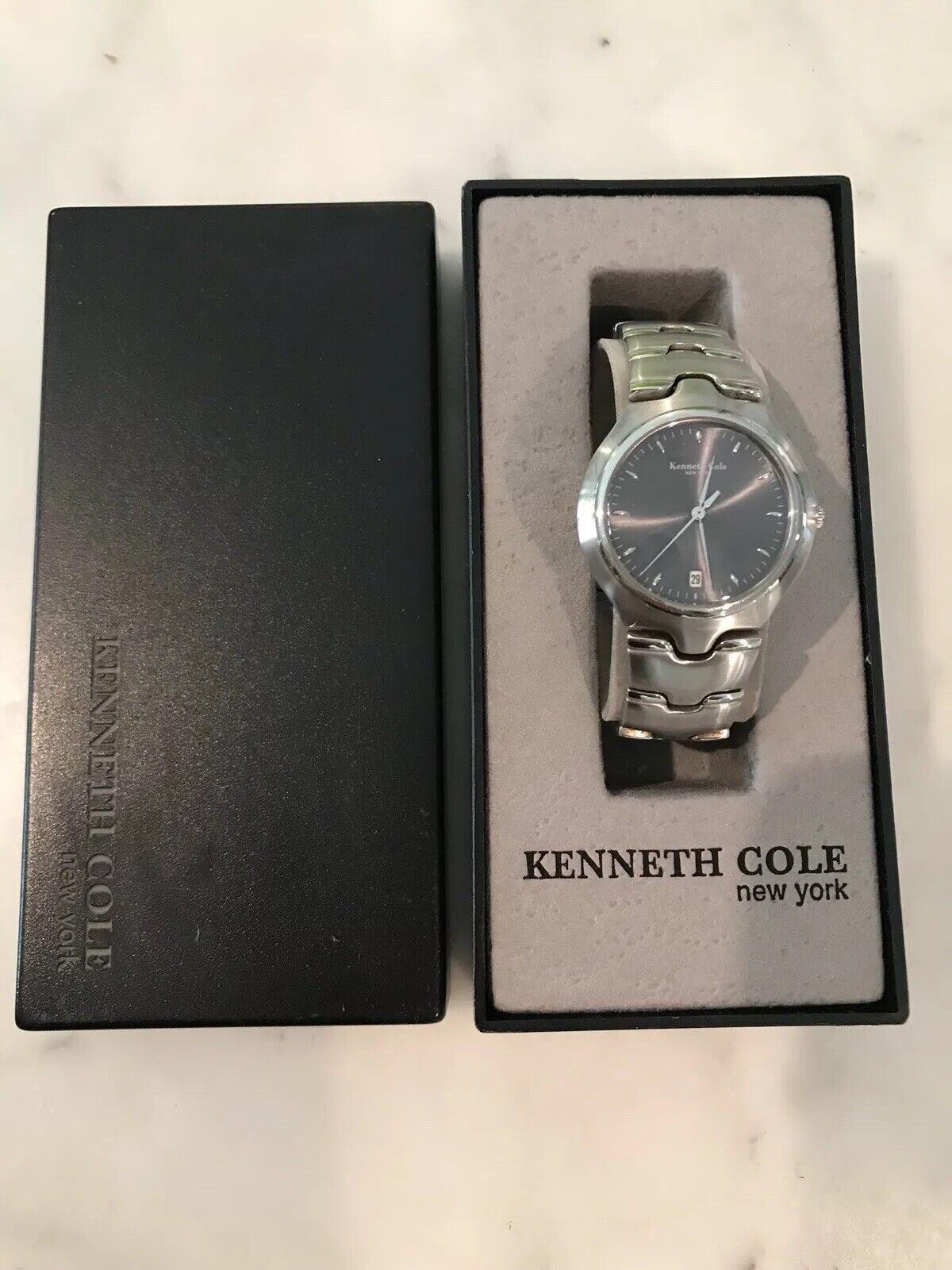 EEUC Kenneth Cole SS Watch - Date / Grey Face w/ Box/Papers & Extra Pins/Links