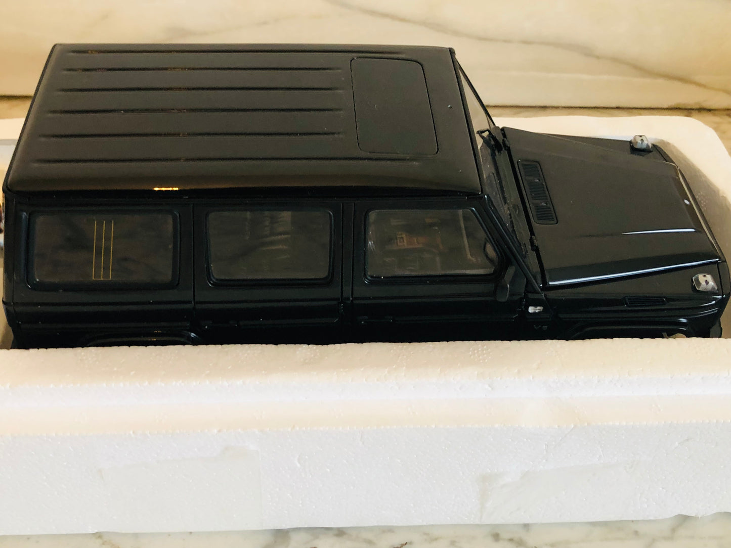 NIB NEW 1:18 AUTOart Mercedes-Benz G-Wagon Edition G Dealer Edition Car (B6 696 2143)